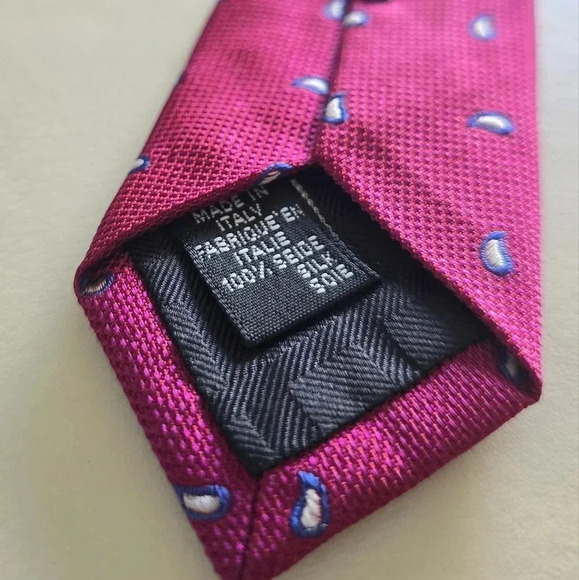 100% Silk DAKS London Mens Tie in a Pink Magenta Color - Picture 3 of 3